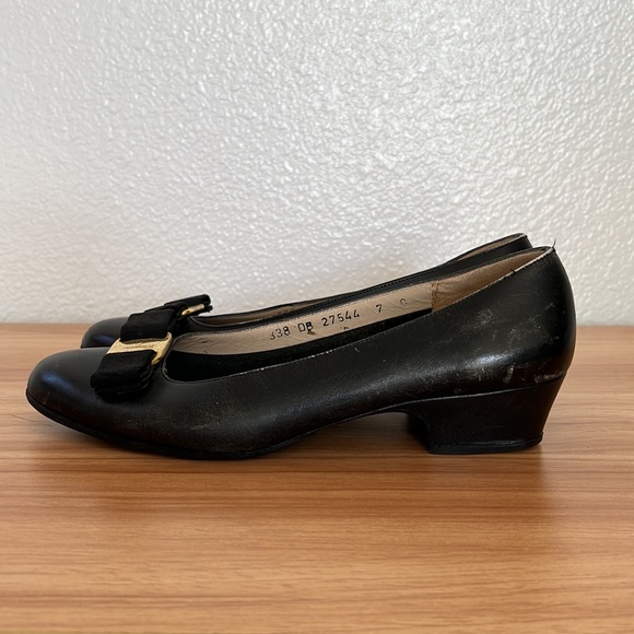 Salvatore Ferragamo Vara Pump Black Leather Made In Italy Vintage Brand New Sole - Picture 2 of 12